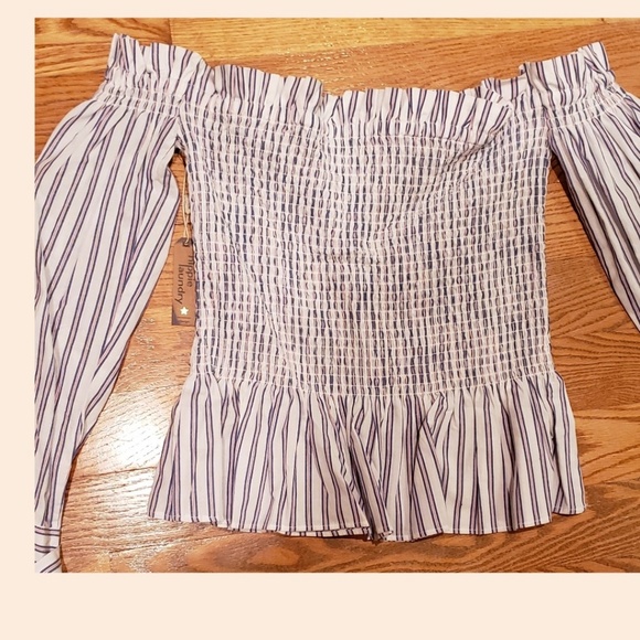 🆕️NWT hippie laundry sexy off shoulder top - Picture 6 of 8